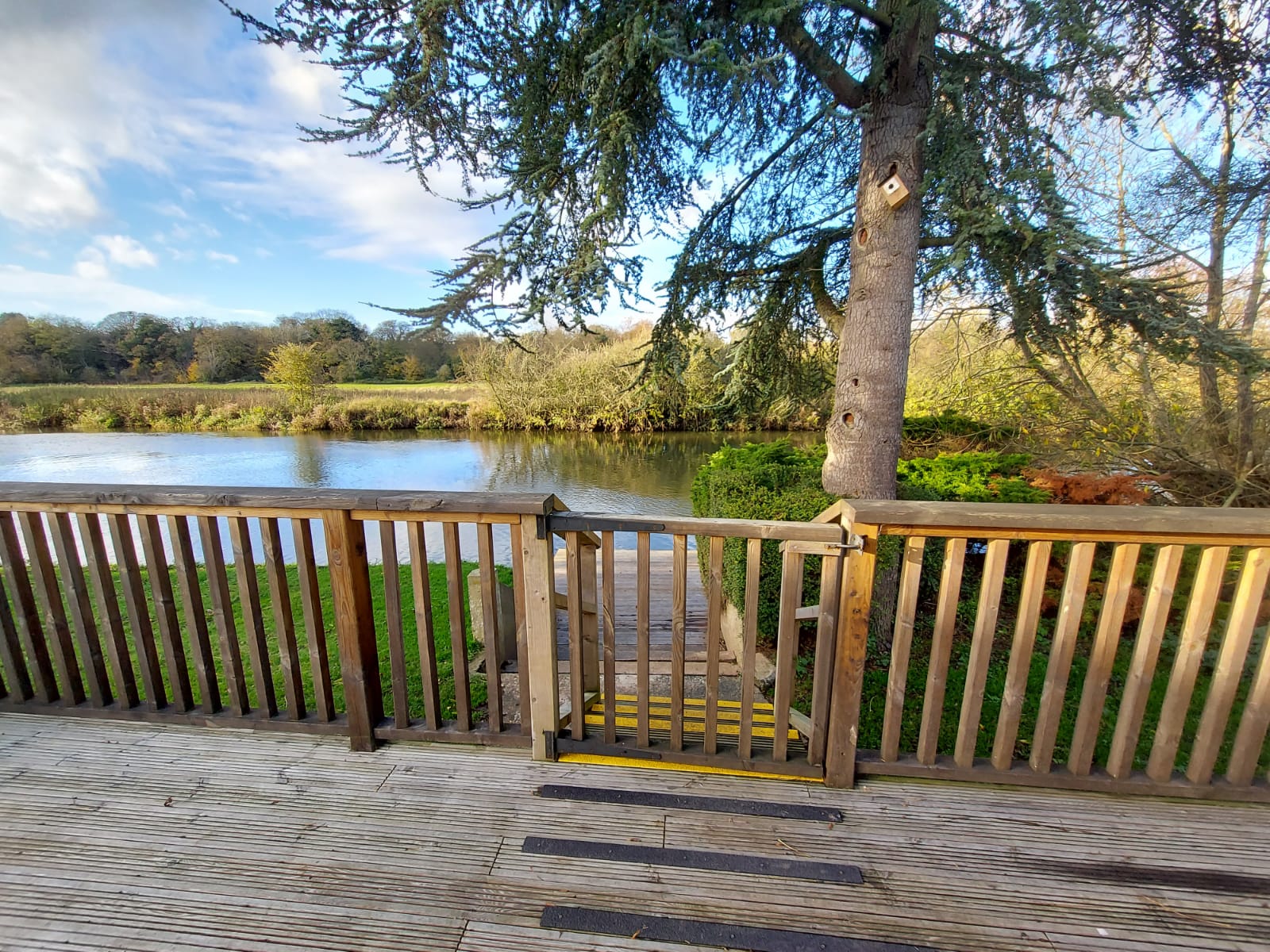 Exterior of riverfront holiday cottage for hire at Stratford-upon-Avon