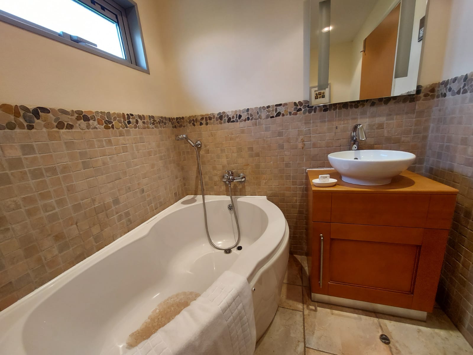 Interior of riverfront holiday cottage for hire at Stratford-upon-Avon