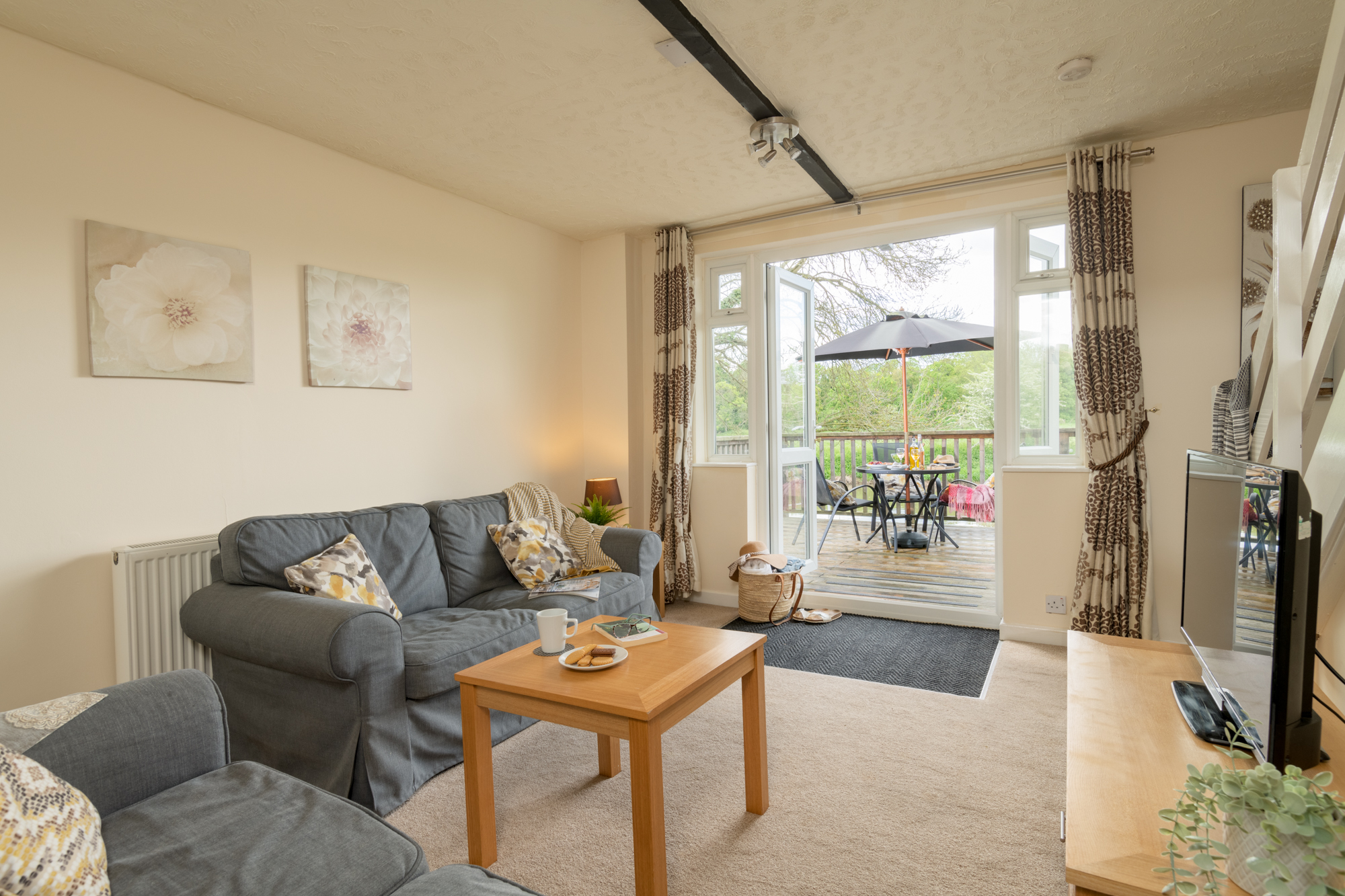 Riverside Cottage Holidays at Stratford Parks
