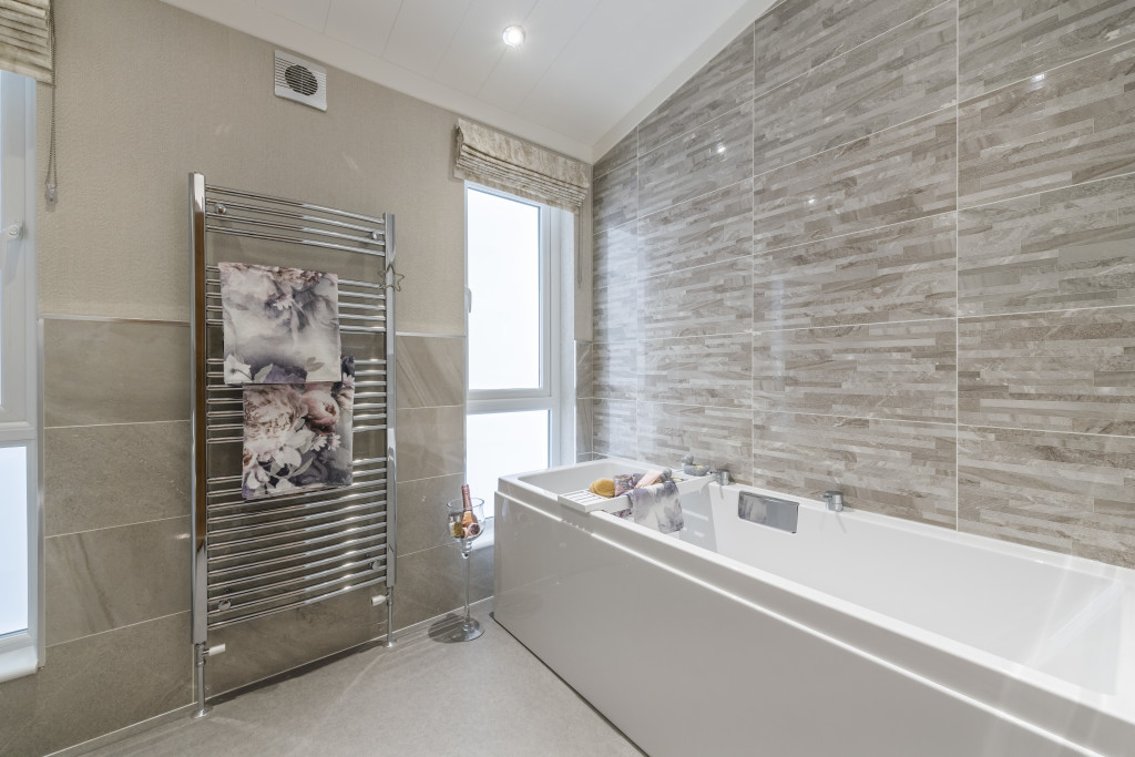 Omar Ikon Bathroom 2