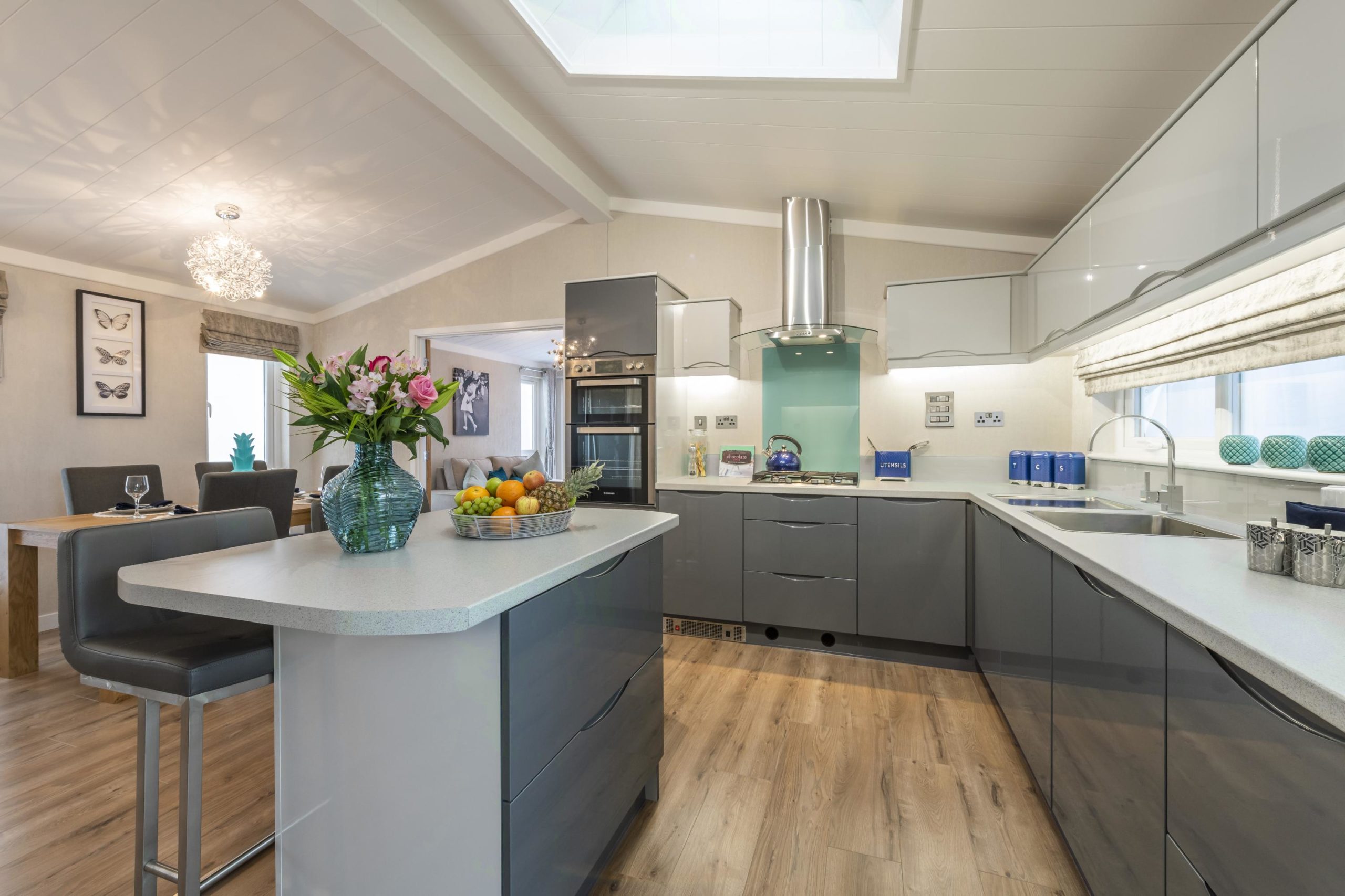 Omar Ikon Kitchen