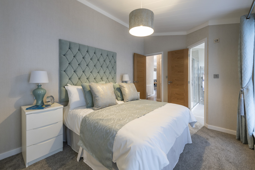 Omar Ikon Mater Bedroom